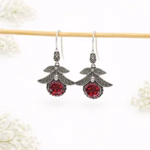 Vintage style silver leaf earrings for everyday wear