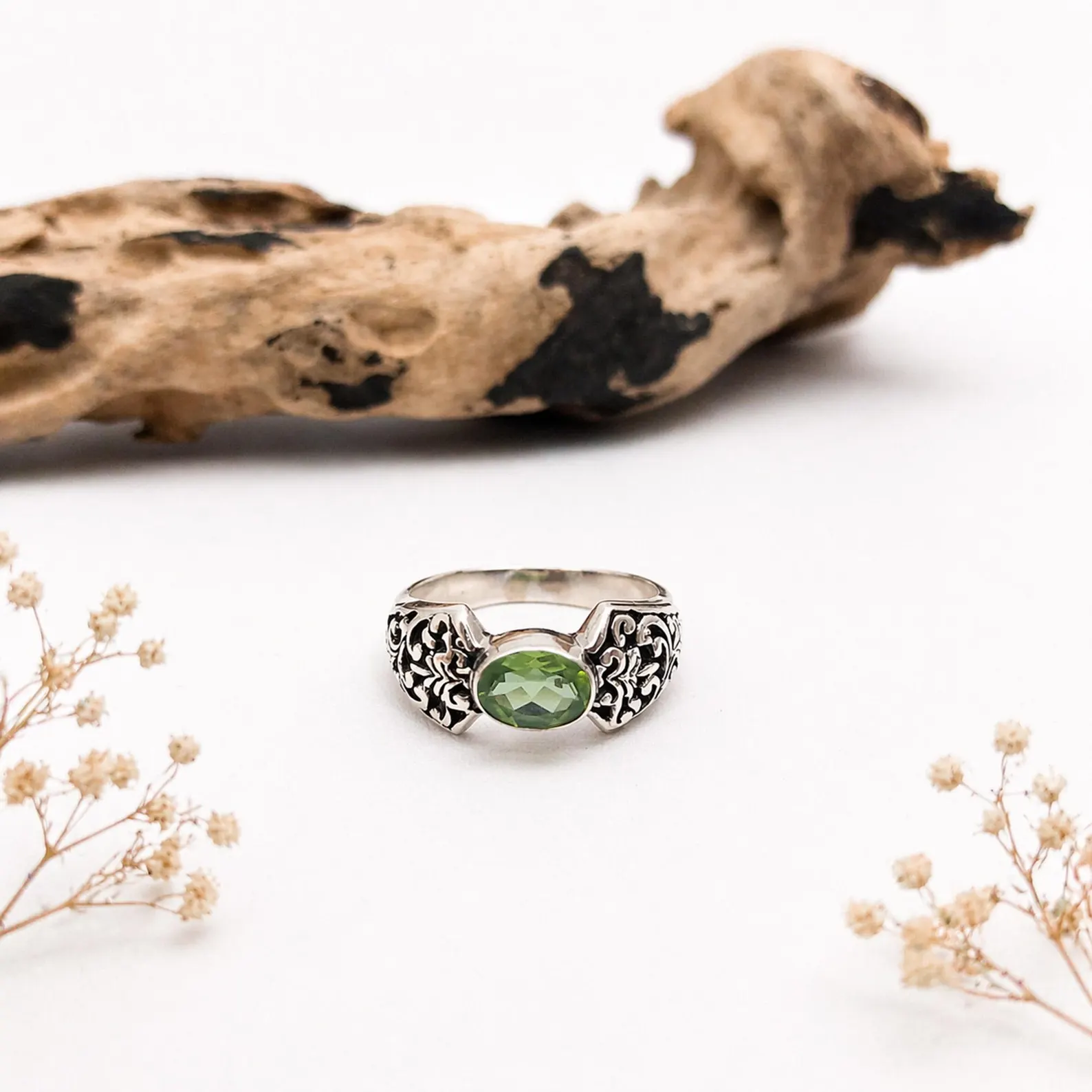 Handmade 925 Silver Engraved Ring Studio Light Elegant 925 silver band ring with delicate floral engraving close-up