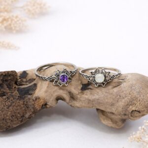 Nature inspired vintage silver ring with detailed engraving close-up