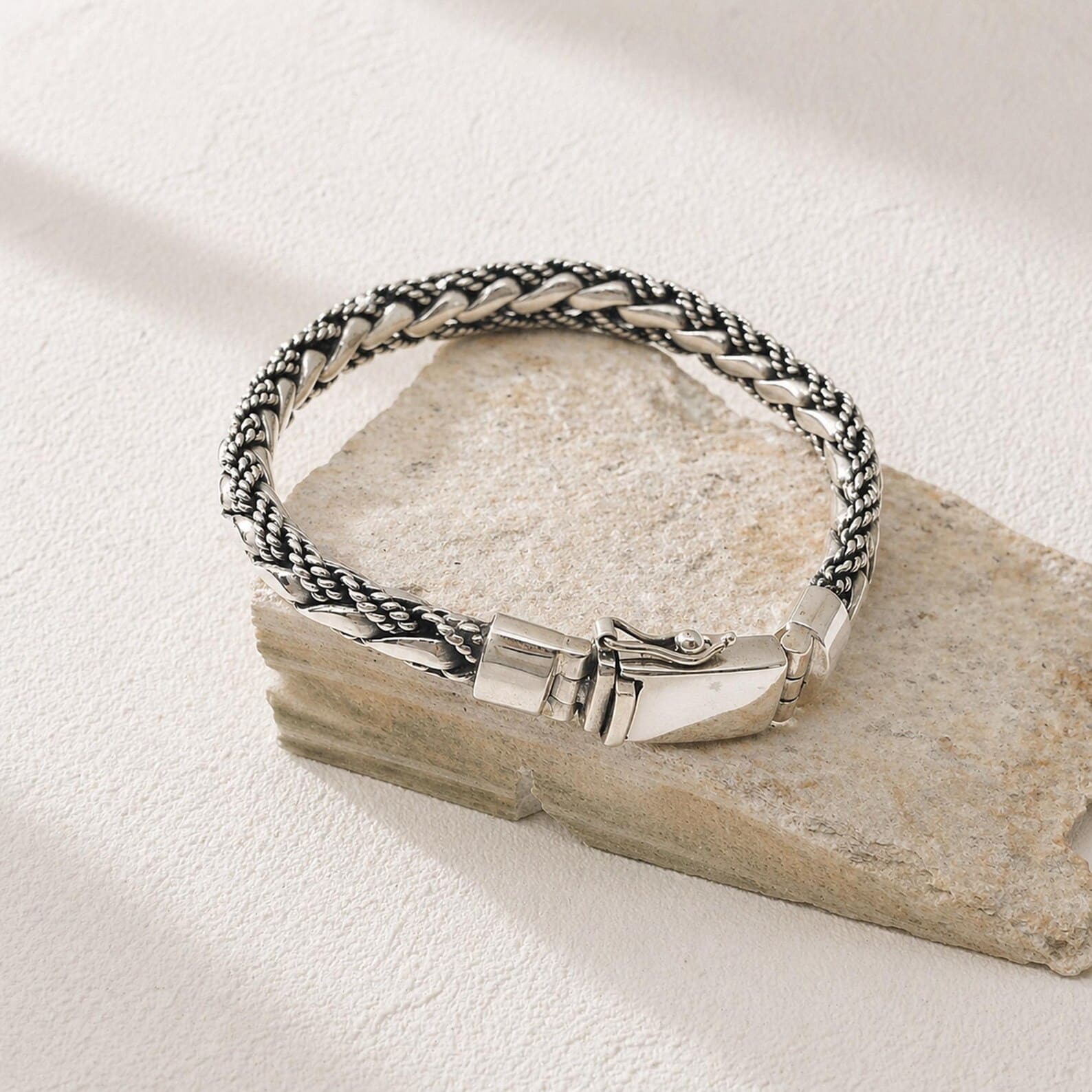 Bold Woven Chain Bracelet Close-up Detail Statement woven bracelet styling for modern look