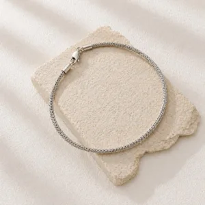Elegant 2mm chain bracelet with artisan craftsmanship
