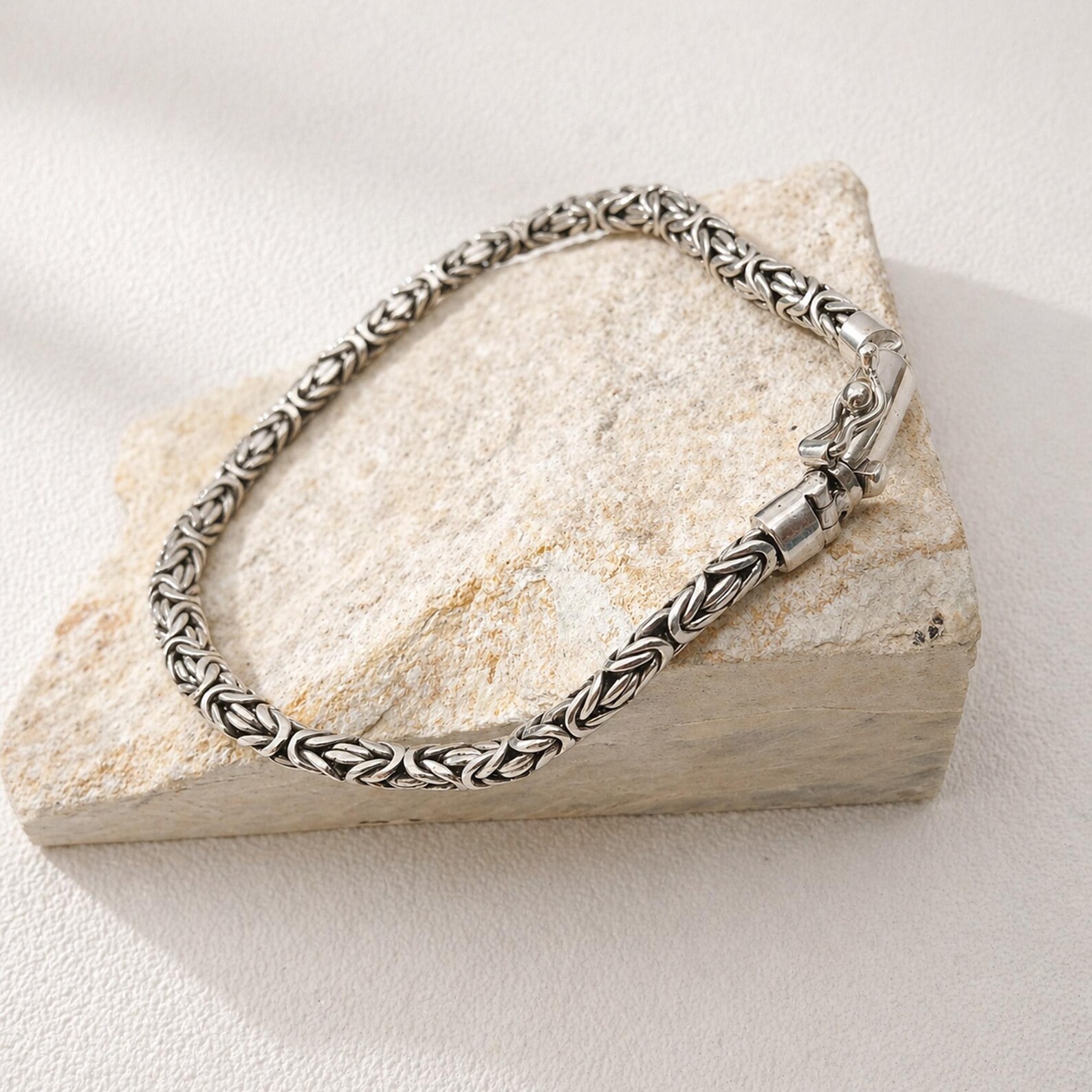 Handmade Silver Bracelet Clasp Detail Elegant handmade chain bracelet with interlocking pattern