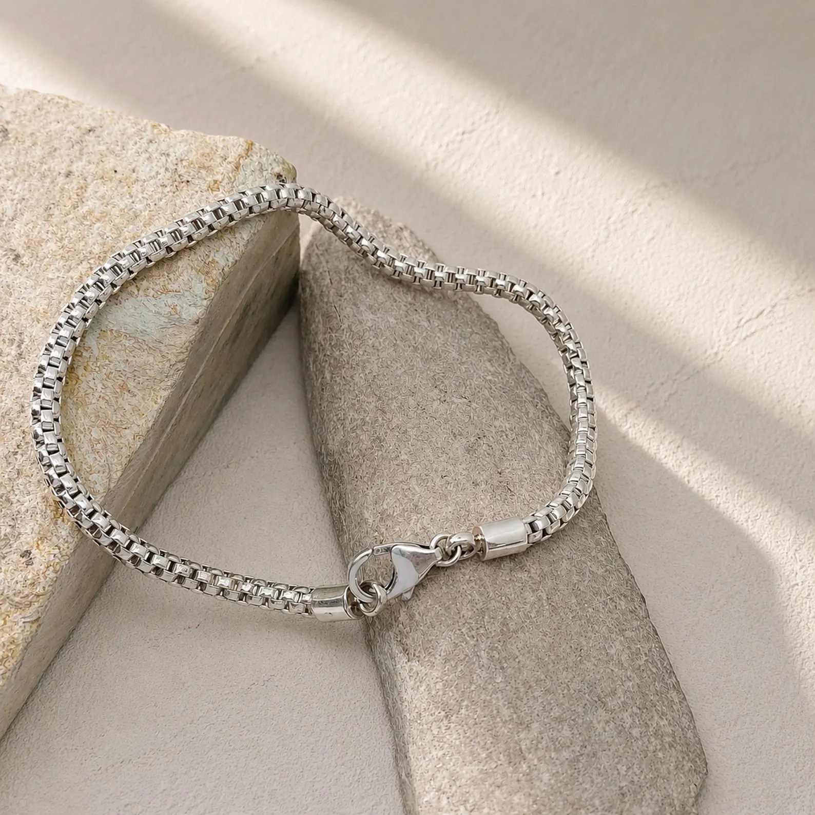 Sterling Silver Box Chain Bracelet Front View Sterling silver bracelet clasp detail close-up
