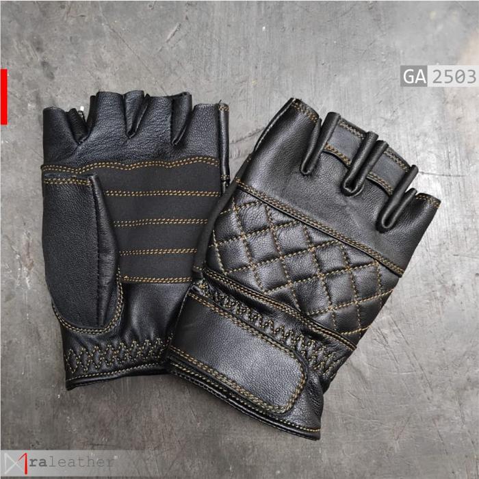 stylish-biker-half-finger-gloves-quilted-design-ra-leather.jpg Black leather biker gloves with quilted design for stylish riding protection
