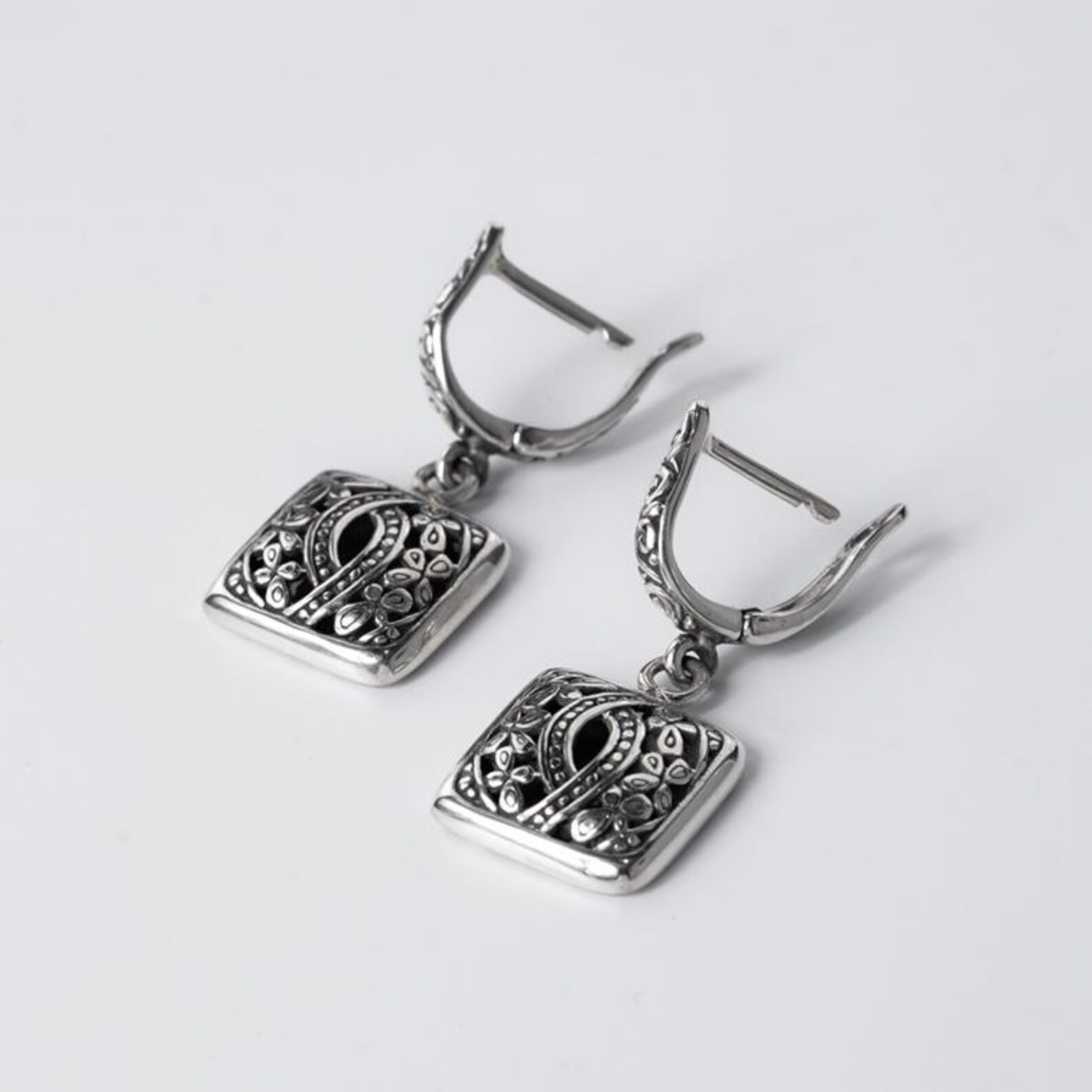 Elegant Bali Silver Jewelry Earrings Balinese artisan silver earrings detailed engraving floral pattern